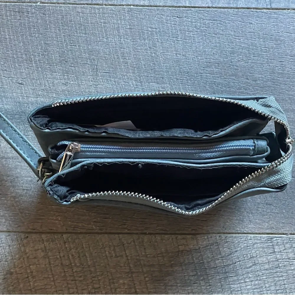 Charlotte Russe, Faux Leather, Gray, 3-Pocket, Wristlet. 4.25 by 6.5 inches.